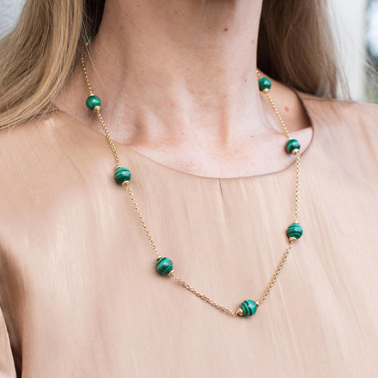 18ct Gold Malachite Bead and Chain Necklace 60cm long Malachite bead diameter: 10mm 18ct yellow gold