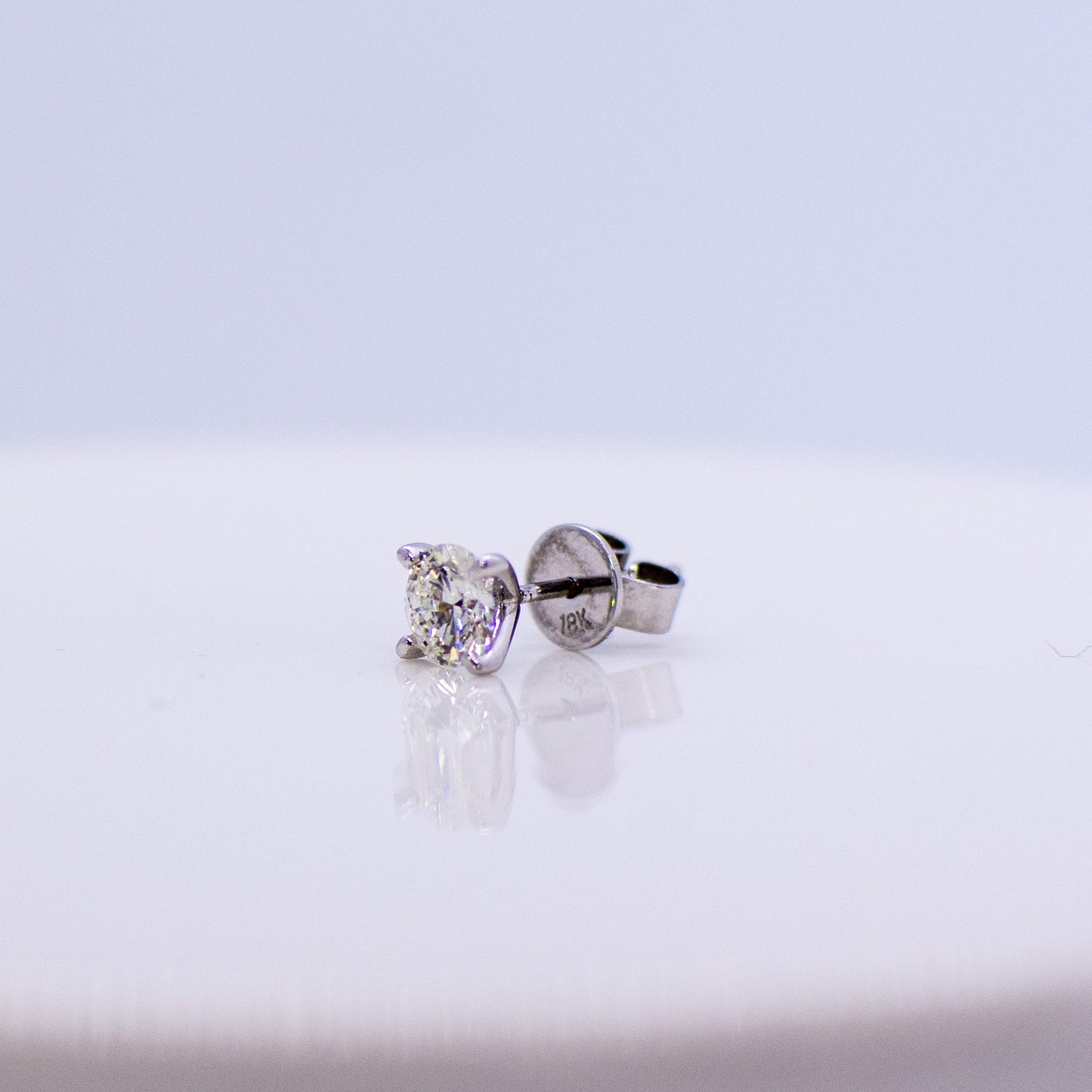 18ct White Gold 1ct Diamond Stud Earrings Each diamond is set in a classic four claw setting.  1ct in total approximately.  18ct white gold stud earrings with butterfly backs.