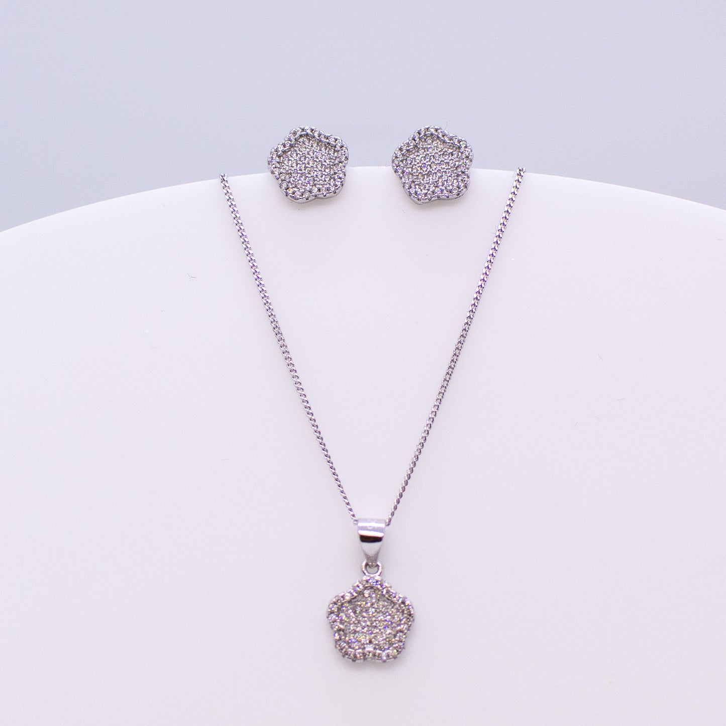 These sterling silver floral stud earrings set with glittering cubic zirconia stones accompanied by the matching necklace are the perfect addition to any outfit. Product details: Product materials: 925 sterling silver, cubic zirconia Chain length: 44cm inch fine diamond cut curb chain
