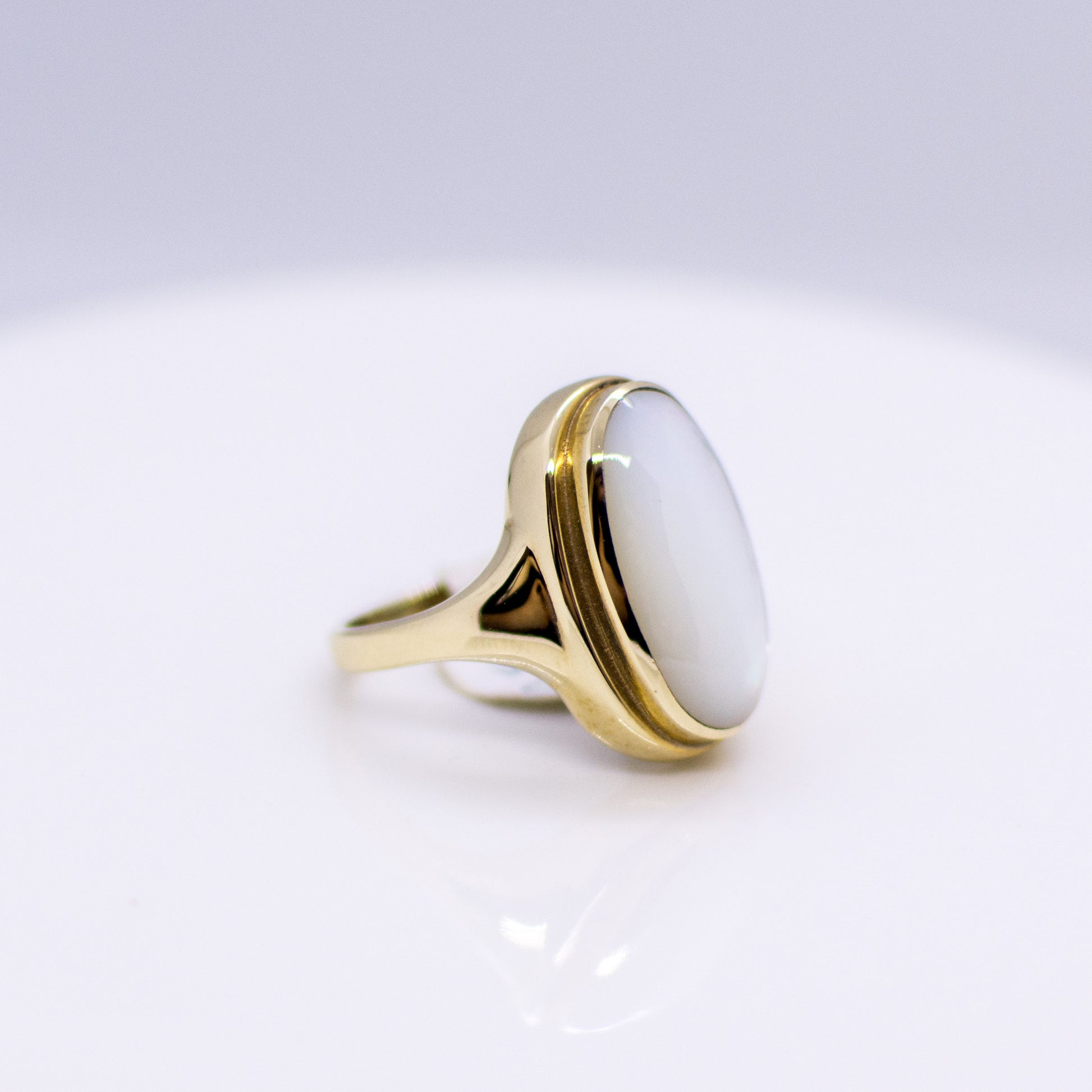 9ct Yellow Gold Mother of Pearl Ring - John Ross Jewellers