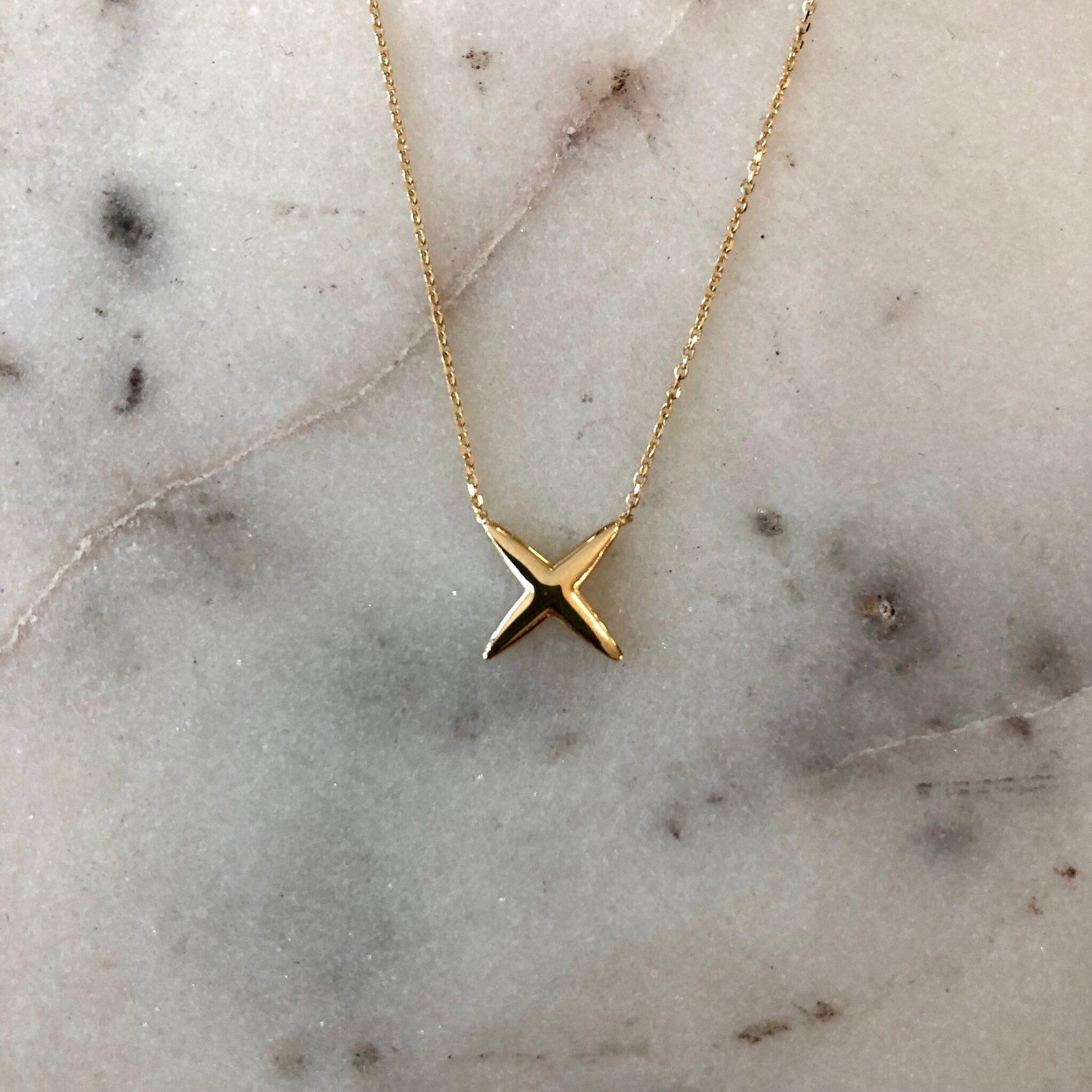 Pretty 9ct Yellow Gold Kiss Necklace - John Ross Jewellers