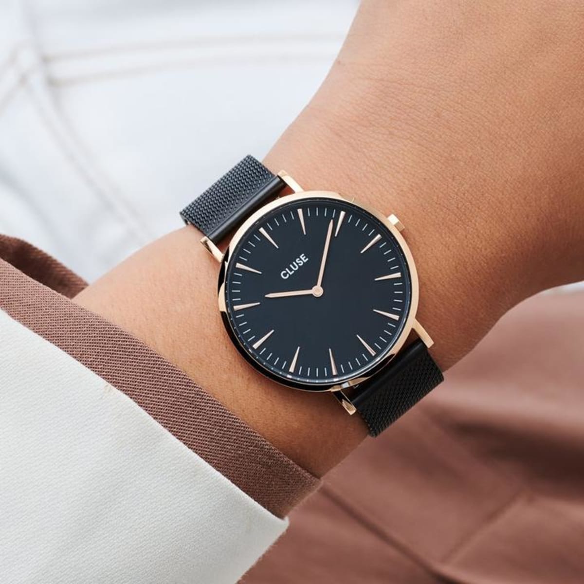 Streamlined clean-edged design. A symphony of symmetry and perfect shapes. Dark geometry and blazing modernity. Presented in a grey leatherette pouch. As with all our watches in the Boho Chic collection, you can easily customise this watch with any Boho Chic or La Roche leather or mesh strap.