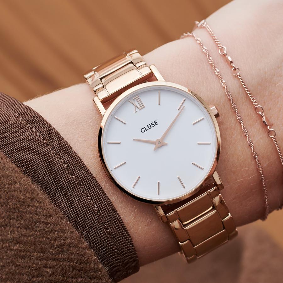 Our Minuit collection pays tribute to starry nights and elegant evening looks. The delicate design of this featherlight watch makes it the perfect accessory for a fashionable, yet subtle result. The watch features a classic white face and highly polished rose gold coloured 3-link bracelet. The straps can be interchanged with any strap of the same size.