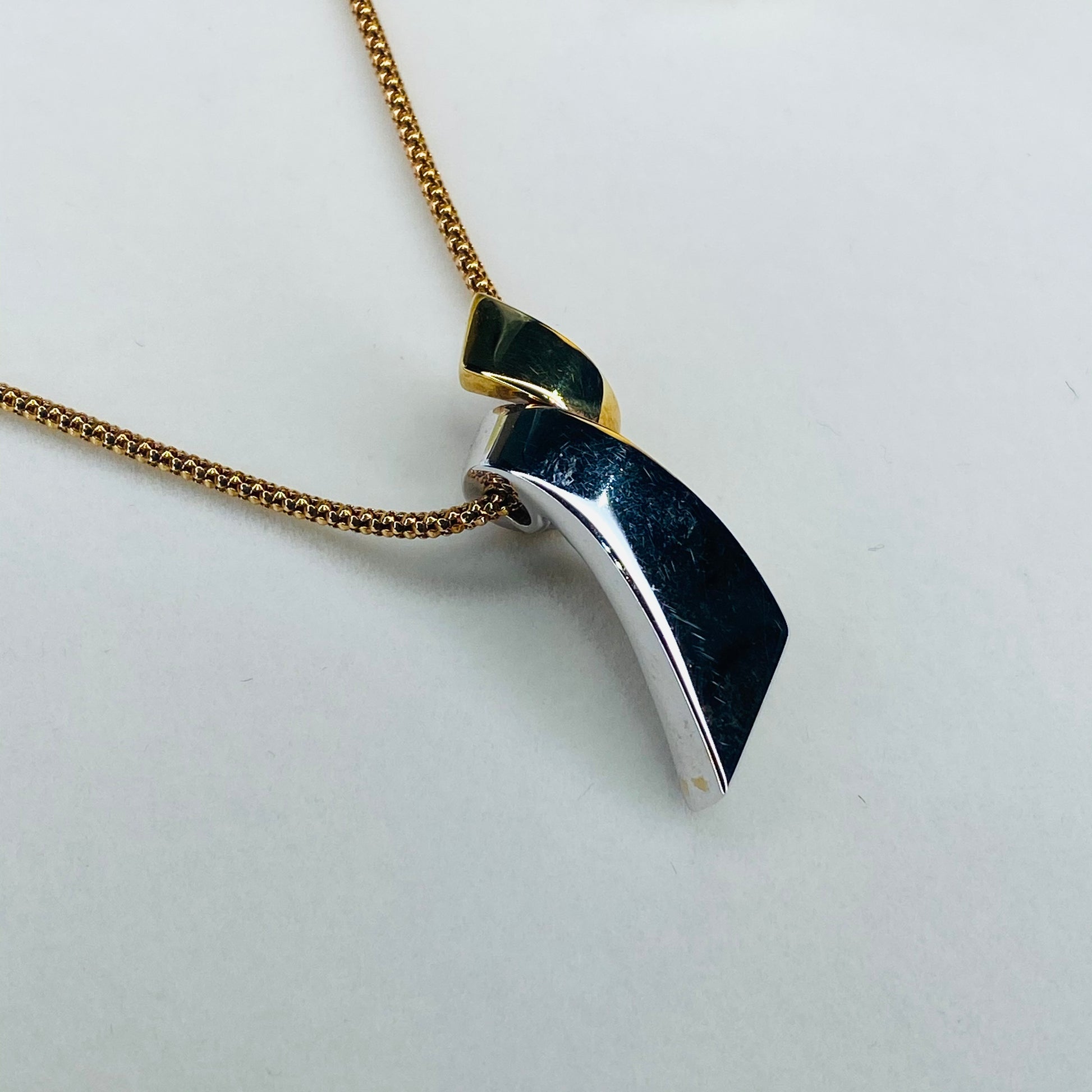 18ct Gold Two Tone Pendant Necklace - John Ross Jewellers