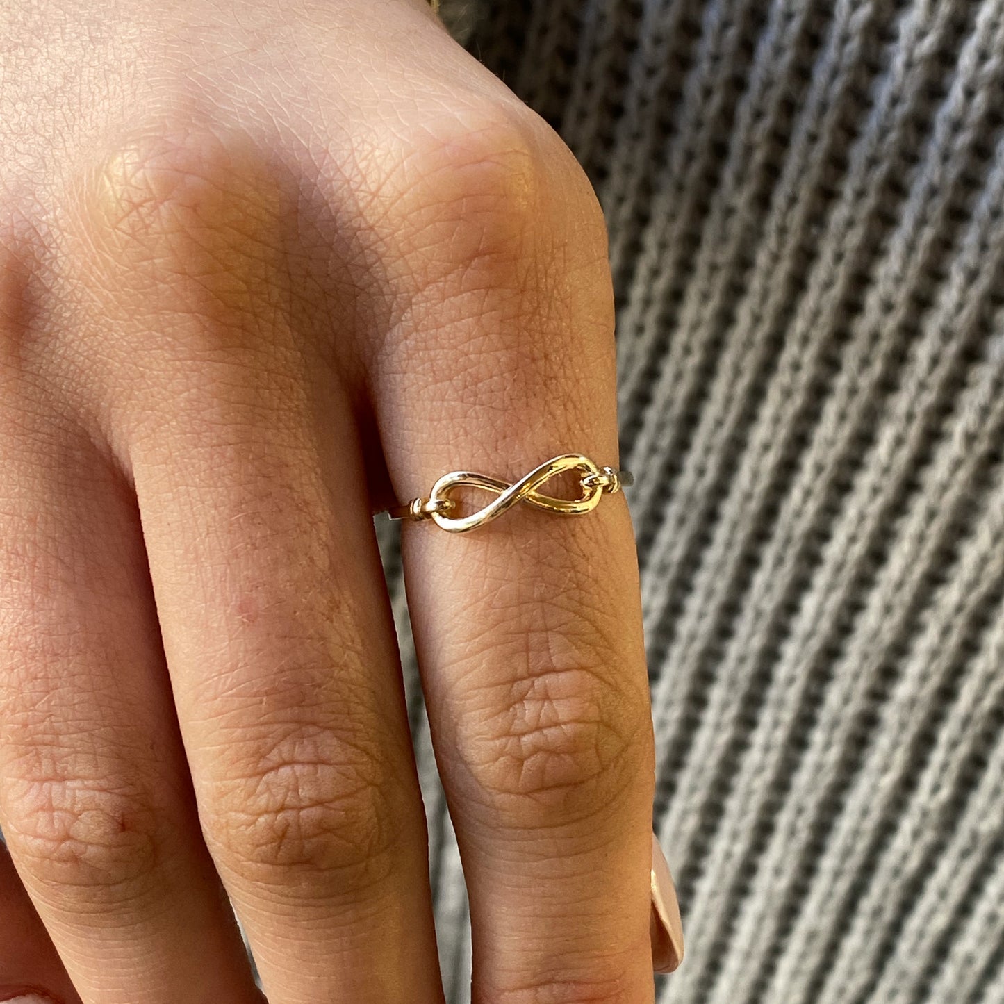 9ct Gold Infinity Ring - John Ross Jewellers