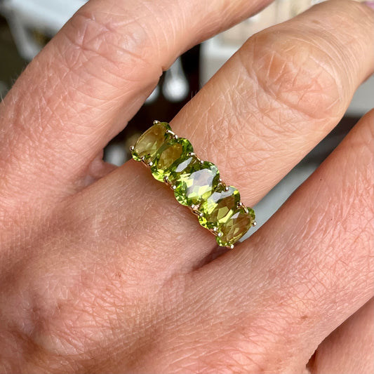 9ct Gold Peridot Stepped Ring - John Ross Jewellers