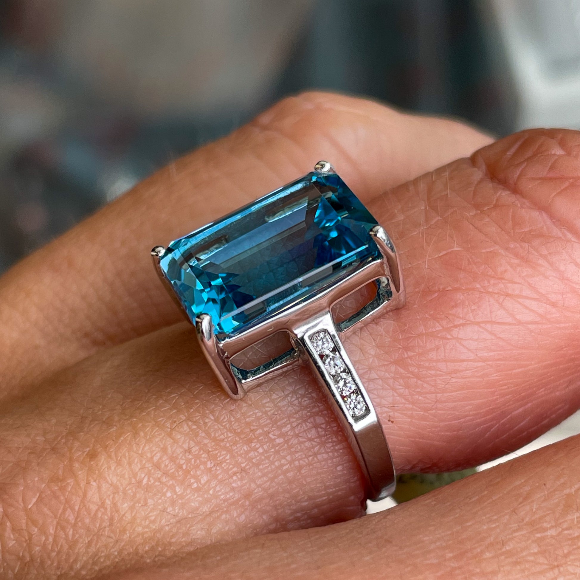 9ct White Gold Sky Blue Topaz & Diamond Ring - John Ross Jewellers