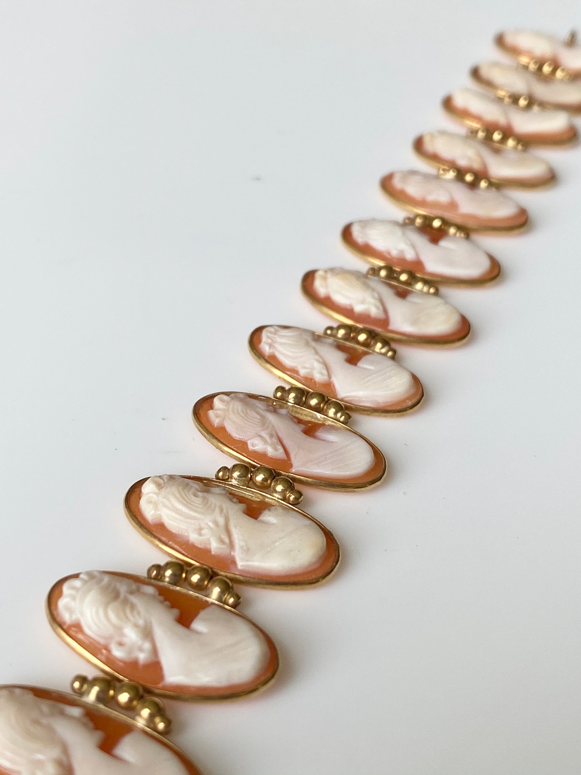 18ct Gold Shell Cameo Bracelet - John Ross Jewellers