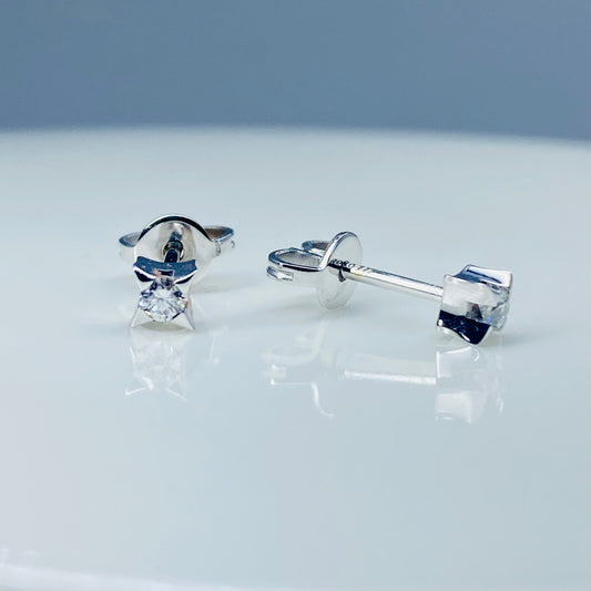 18ct White Gold Diamond Solitaire Stud Earrings - 0.12ct - John Ross Jewellers