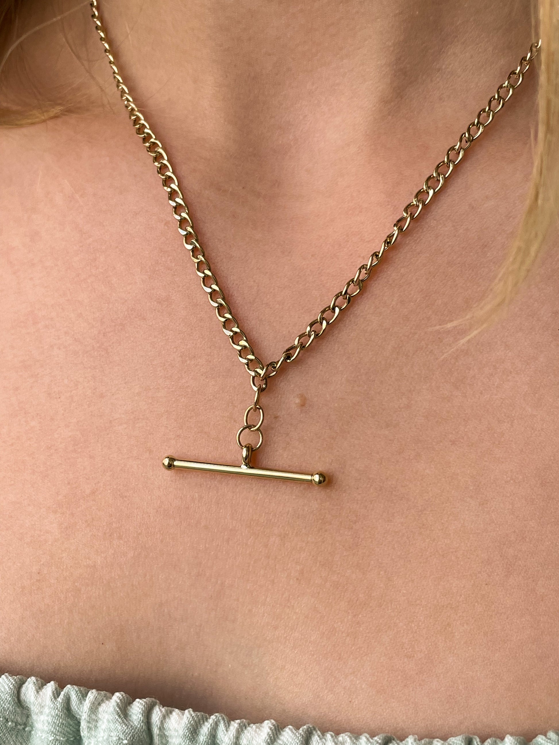 9ct Gold T-Bar Necklace | 43.5cm Curb - John Ross Jewellers