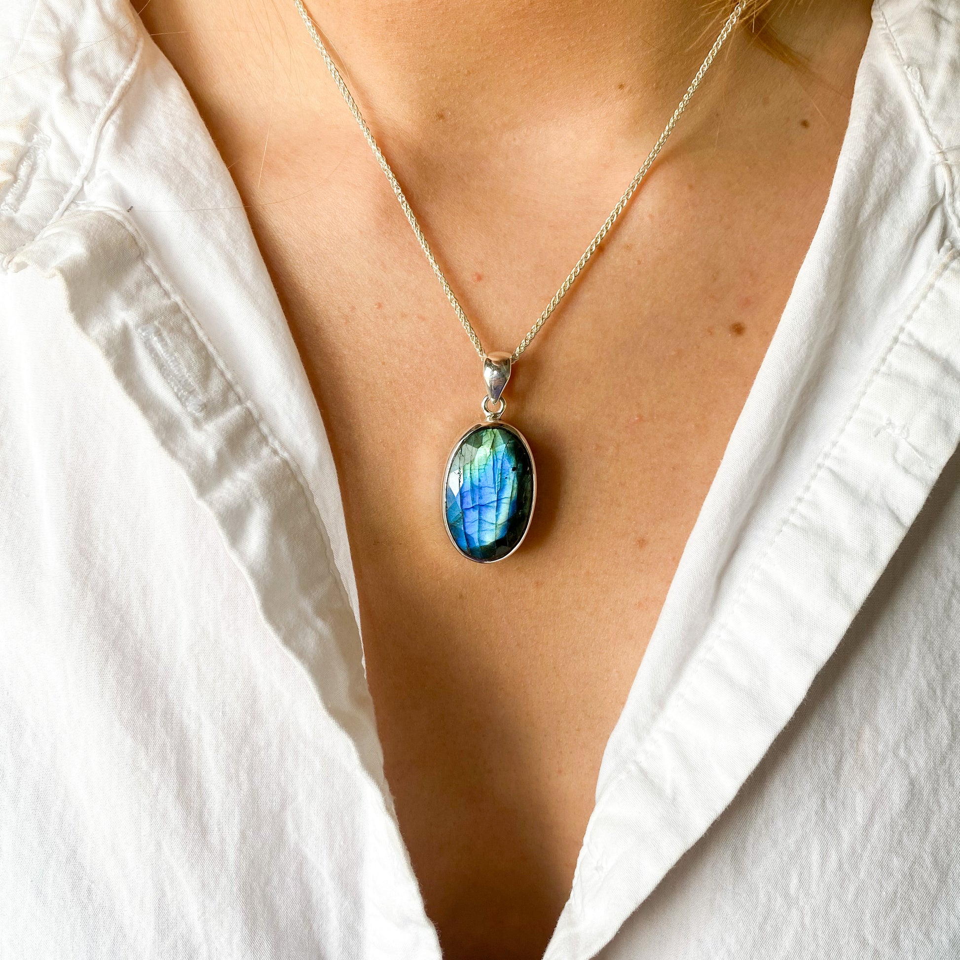 Silver Oval Labradorite Pendant Necklace - John Ross Jewellers