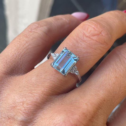 18ct White Gold Aquamarine & Diamond Ring | 2.95ct - John Ross Jewellers