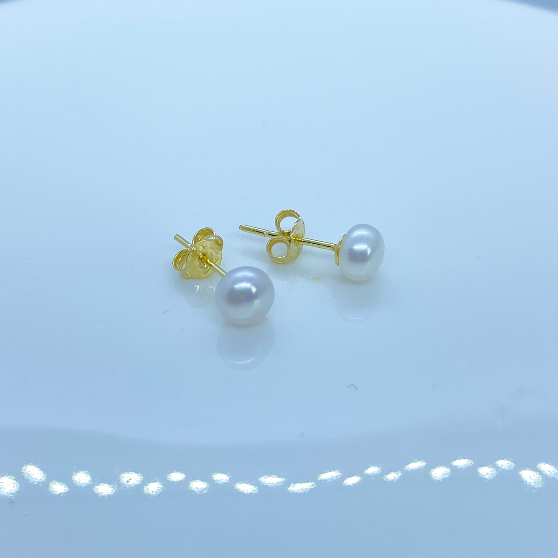 18ct Gold 6mm Pearl Button Stud Earrings - John Ross Jewellers