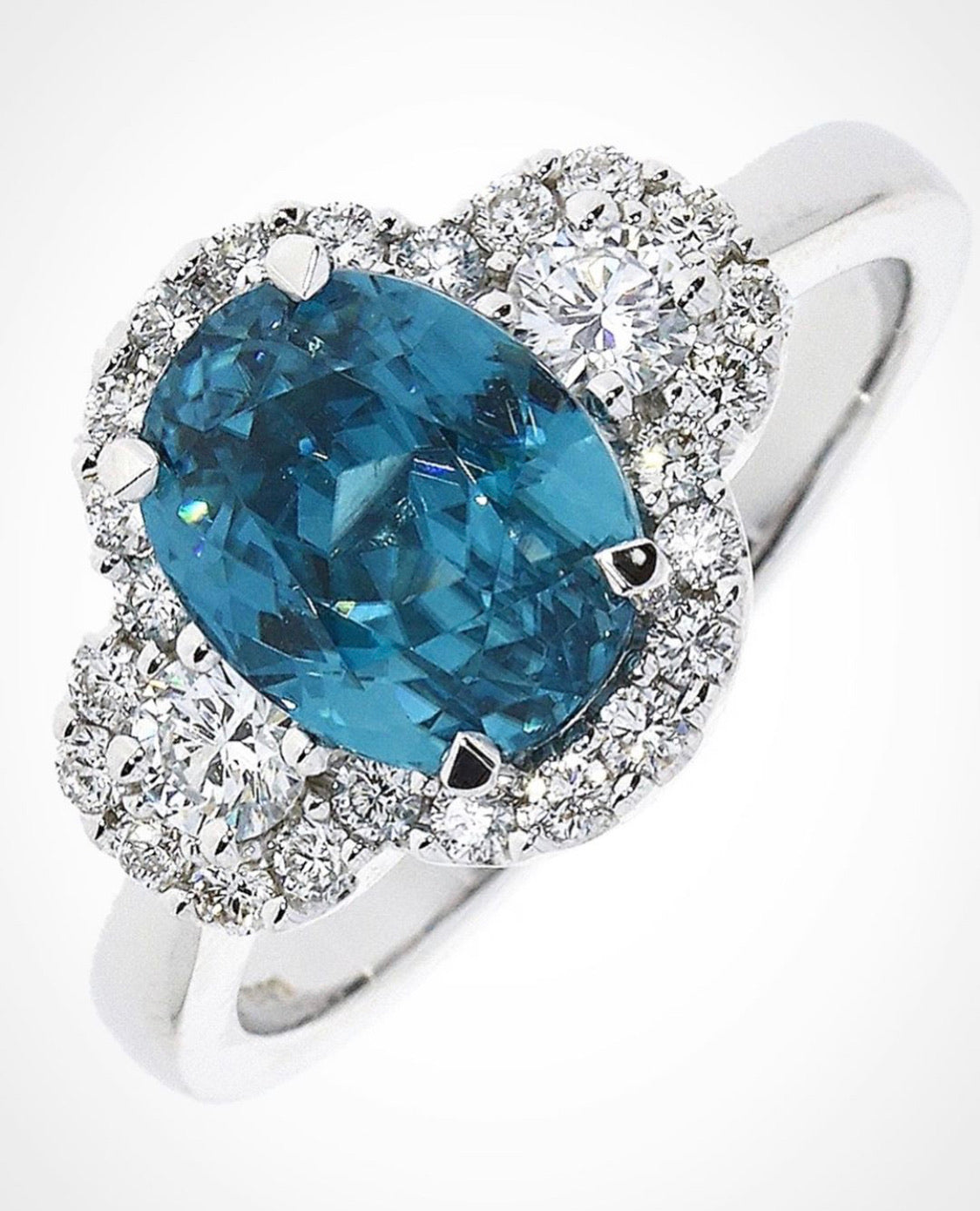 18ct White Gold Blue Zircon & Diamond Ring Size M 1/2 Blue zircon 3.93ct Diamonds 0.24ct in total