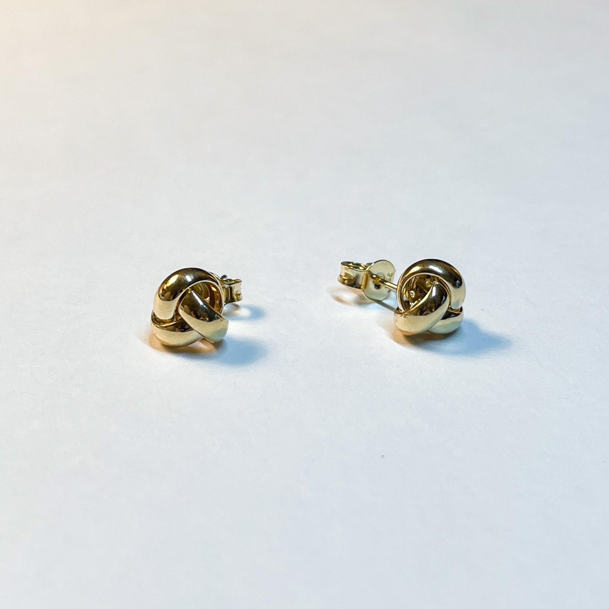 18ct Yellow Gold 8mm Knot Stud Earrings - John Ross Jewellers