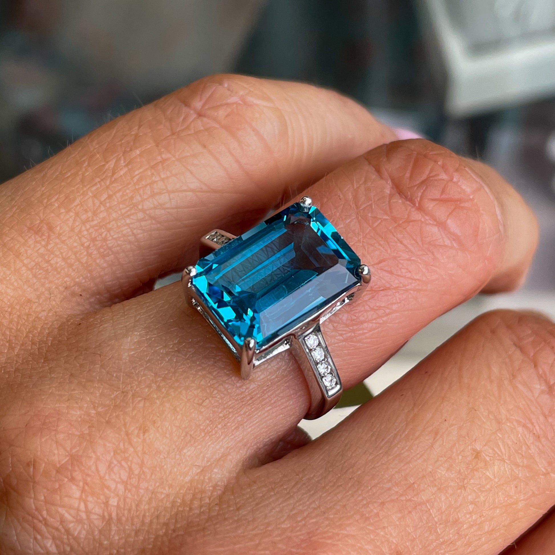 9ct White Gold Sky Blue Topaz & Diamond Ring - John Ross Jewellers