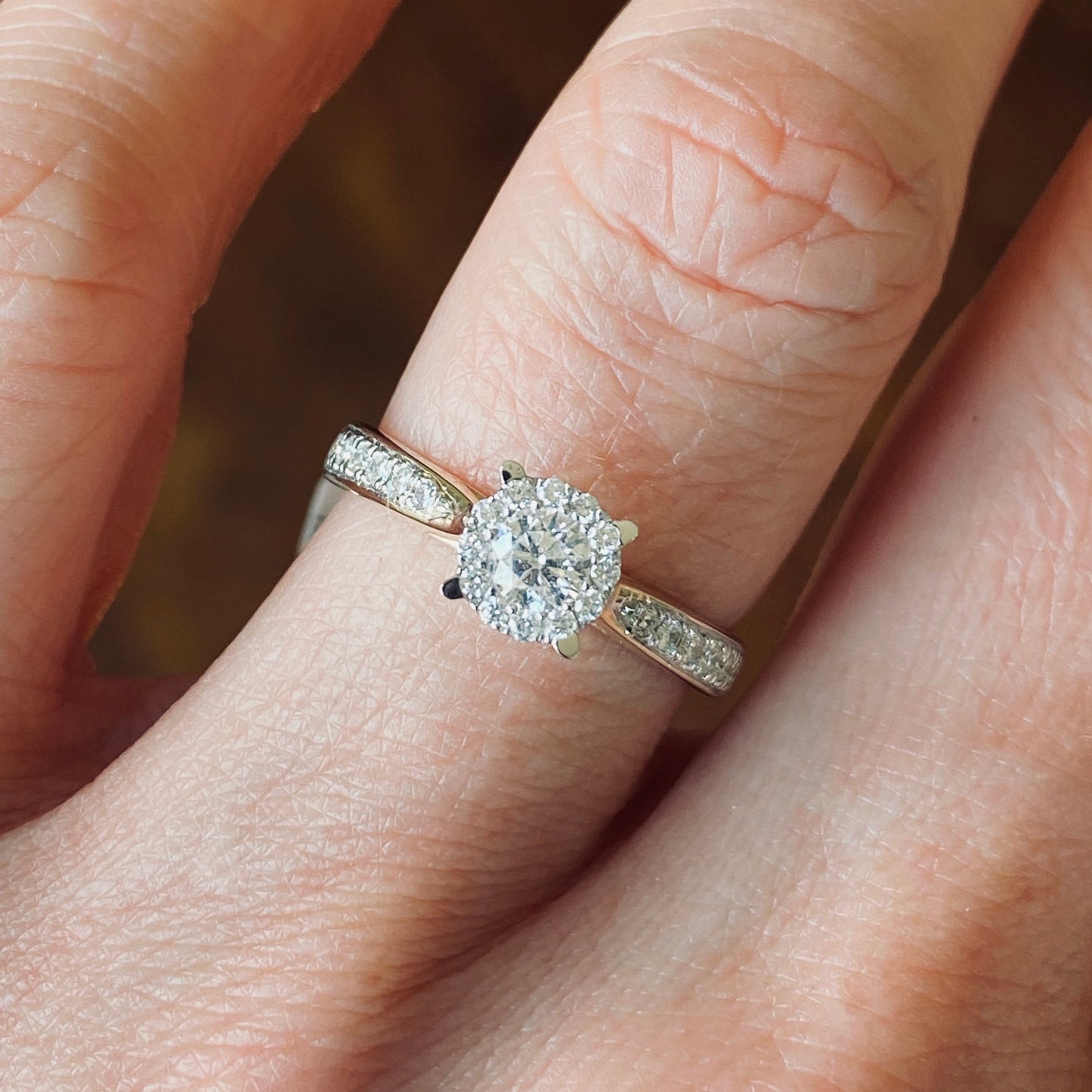 This solitaire cluster diamond engagement ring is a complete classic.  Its simplicity is so romantic.  The Details...  One 9ct gold diamond engagement ring.  Cluster of brilliant cut diamonds.  0.51ct   Colour H.  Clarity SI  Diamond set tapered shoulders.  9ct yellow gold.  Size M 1/2