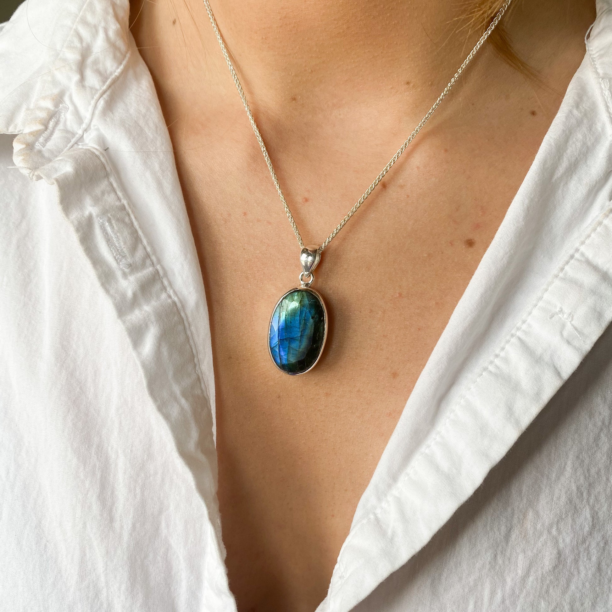 Silver Oval Labradorite Pendant Necklace - John Ross Jewellers