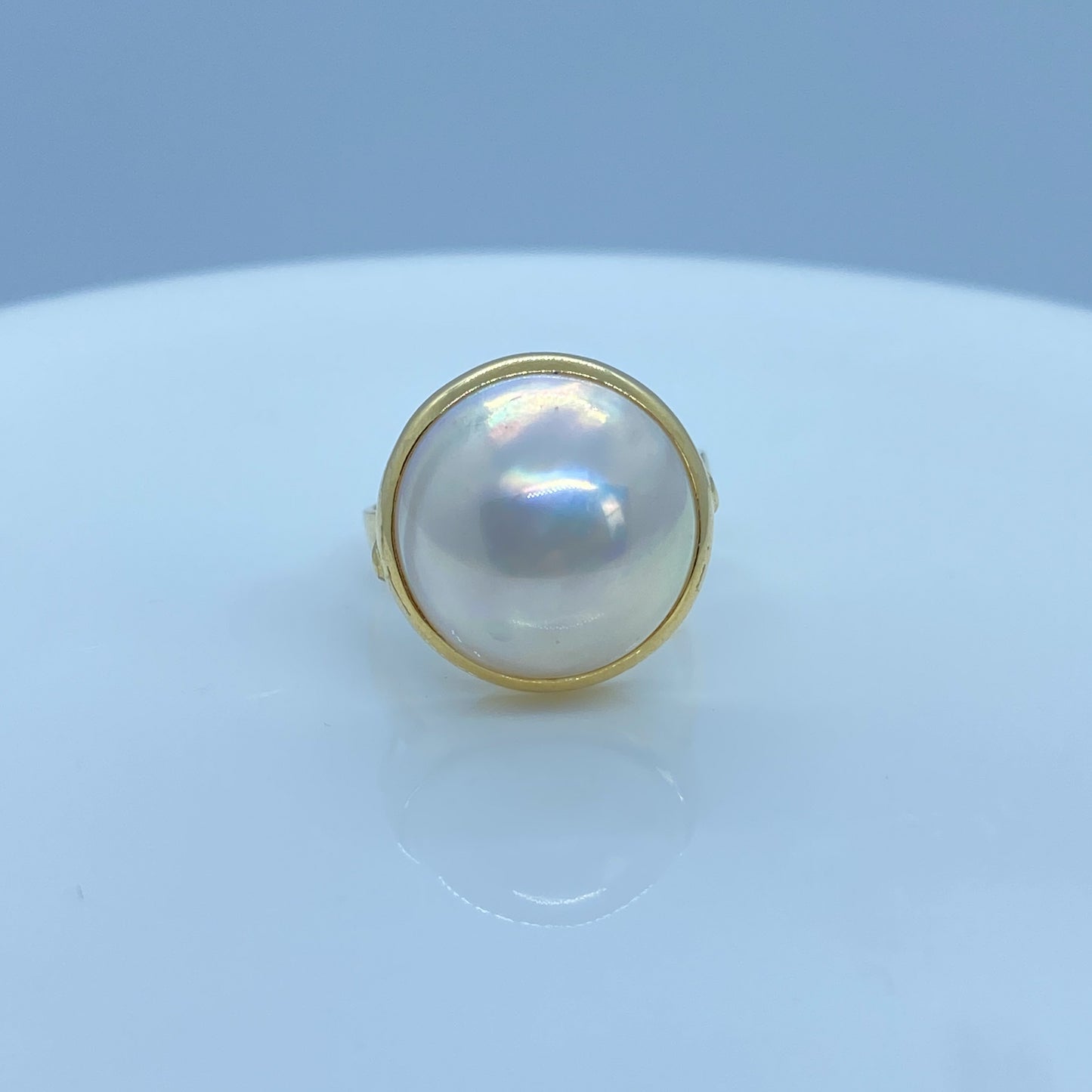 18ct Gold Mabé (Penguin) Pearl Ring | 16mm - John Ross Jewellers