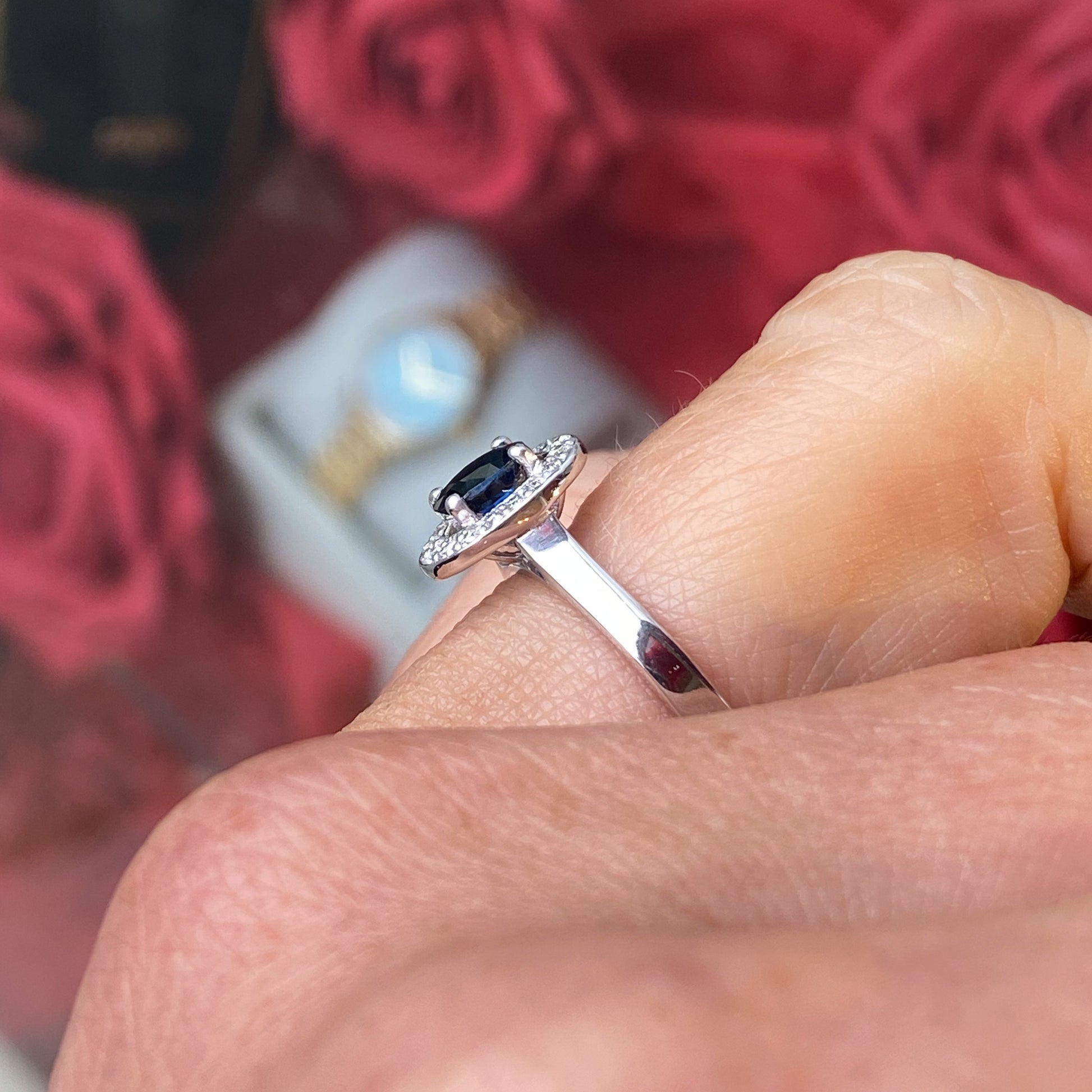 9ct white gold sapphire & diamond ring Outlet