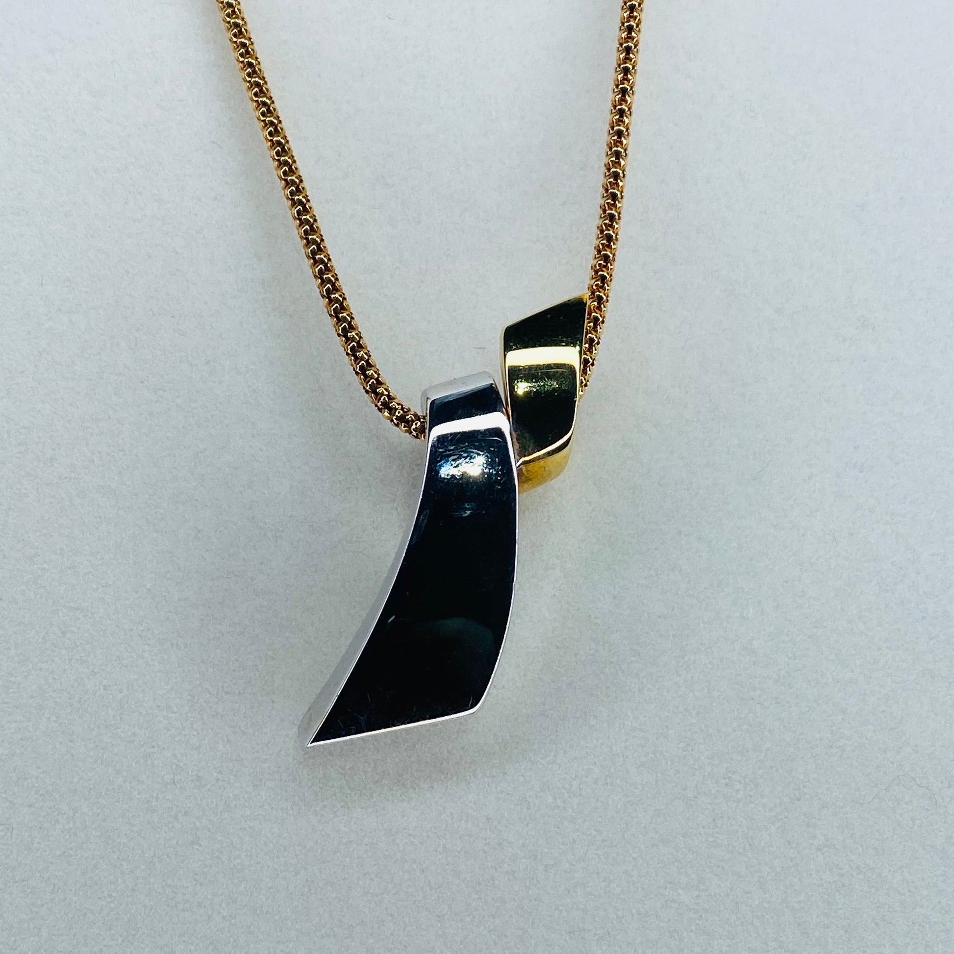 18ct Gold Two Tone Pendant Necklace - John Ross Jewellers
