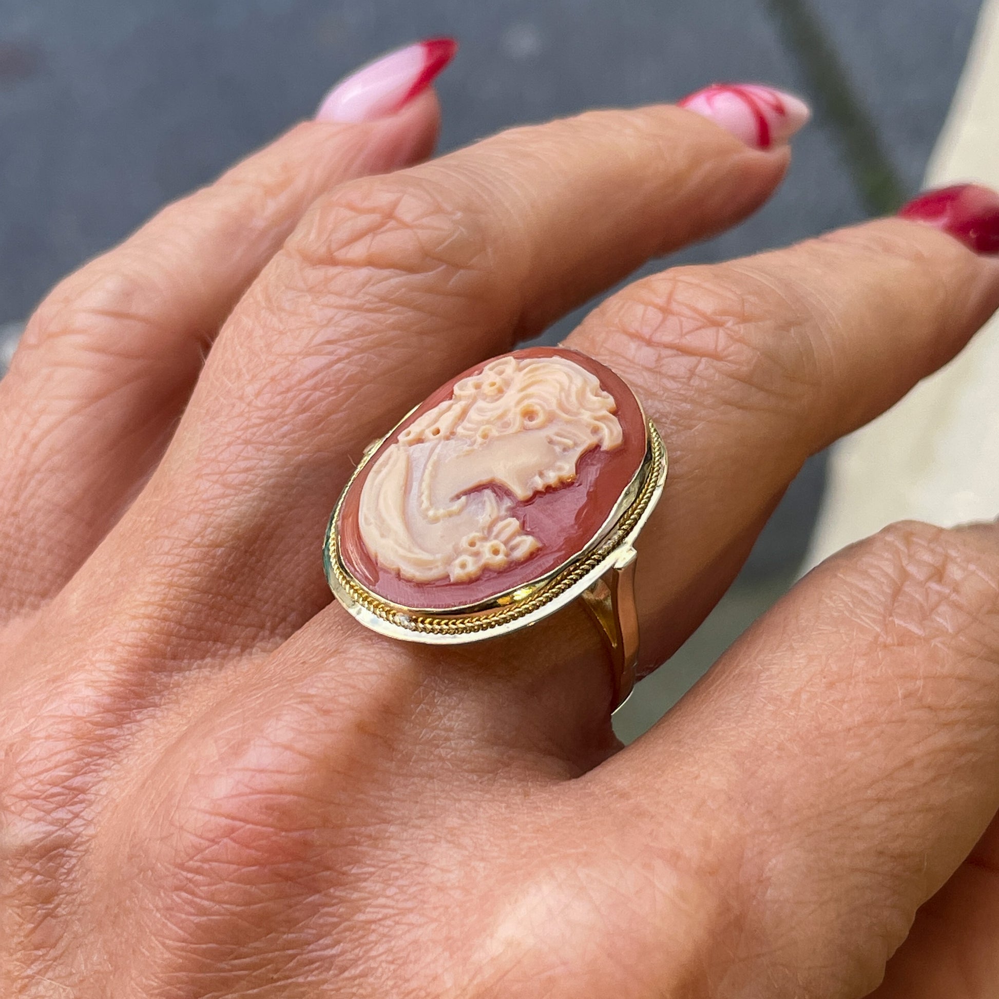 18ct Gold Shell Cameo Ring | 18mm x 25mm - John Ross Jewellers