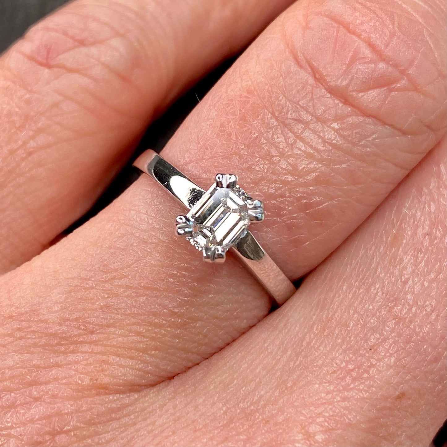 18ct White Gold Emerald Cut Diamond Solitaire Engagement Ring  0.71ct Emerald Cut Diamond H SI  Size M   
