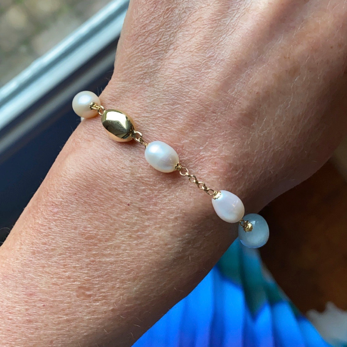 18ct Gold Silky Aquamarine and Cultured Freshwater Pearl Chain Bracelet Pearl dimensions: 10mm x 8mm approximately Silky Aquamarine dimensions: 12mm x 10mm approximately 19cm long 18ct yellow gold This item can be ordered in a variety of lengths.  Please contact us for custom requirements.