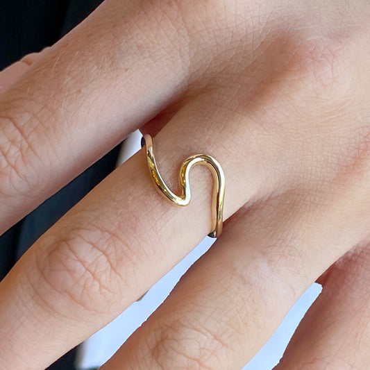9ct Gold Wave Ring - John Ross Jewellers