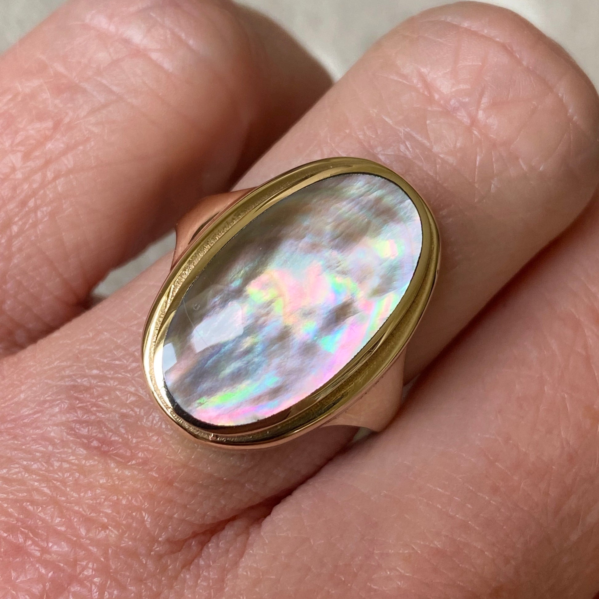 9ct Yellow Gold Black Mother of Pearl Ring - John Ross Jewellers