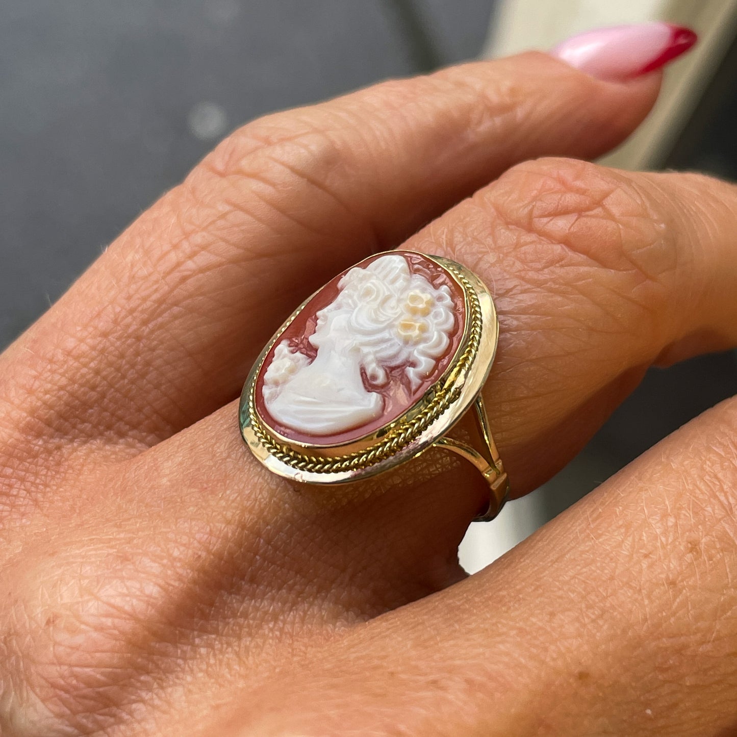 18ct Gold Shell Cameo Ring | 13mm x 18mm - John Ross Jewellers