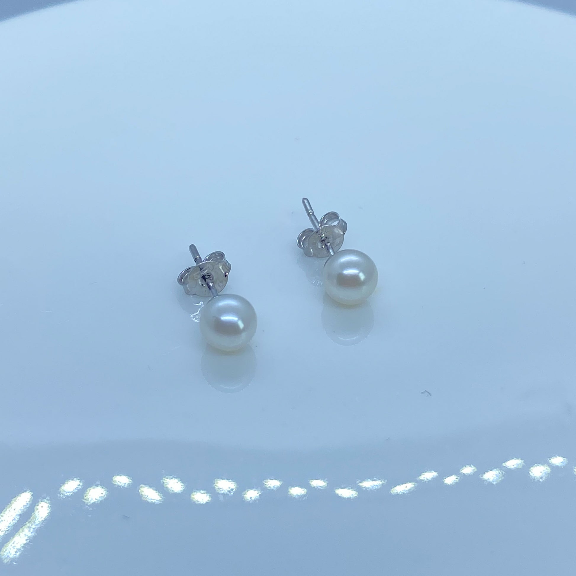 18ct White Gold 5mm Akoya Pearl Earrings - John Ross Jewellers