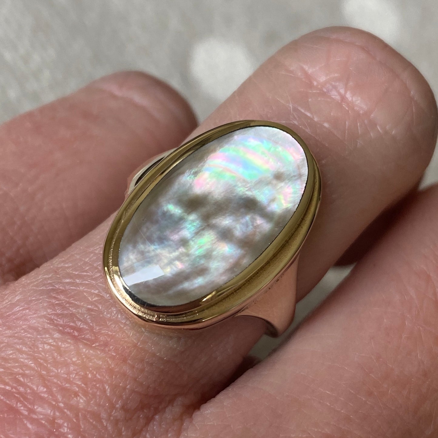 9ct Yellow Gold Black Mother of Pearl Ring - John Ross Jewellers