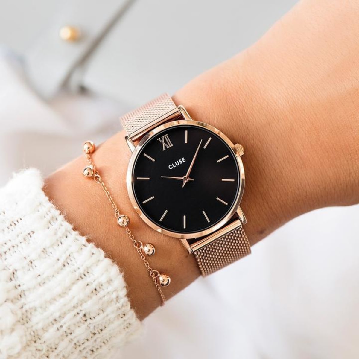 Our Minuit collection pays tribute to starry nights and elegant evening looks. The delicate design of this featherlight watch makes it the perfect accessory for a fashionable, yet subtle result. The watch features a 33 mm case, where black is combined with rose gold details to create a beautiful minimal timepiece. The strap can be easily interchanged, allowing you to personalise your watch.