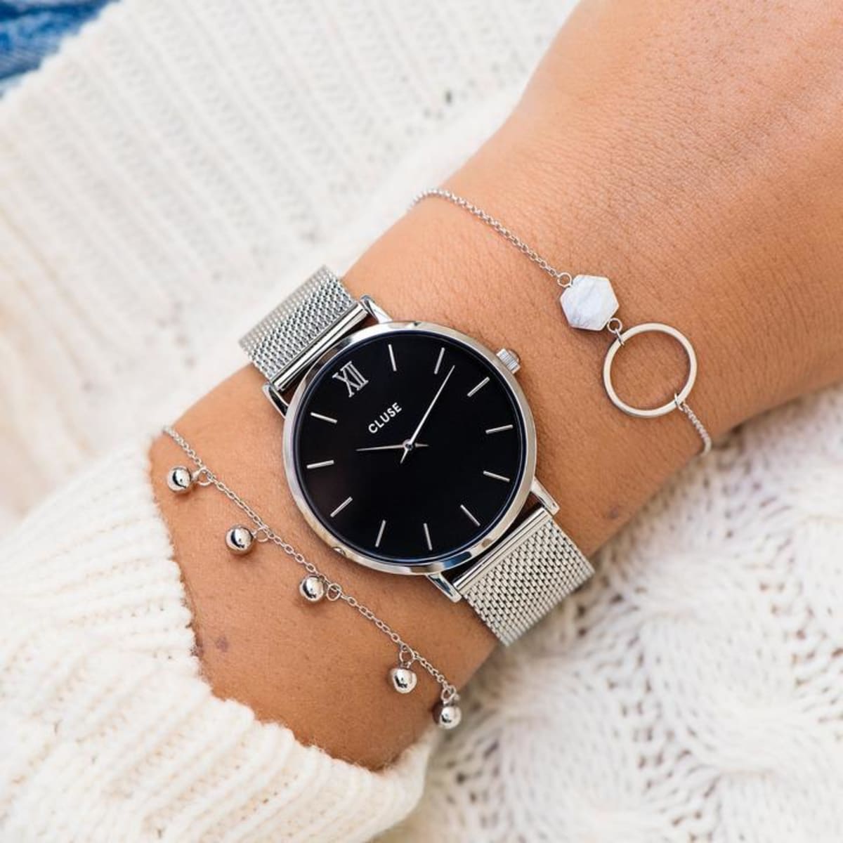 Our Minuit collection pays tribute to starry nights and elegant evening looks. The delicate design of this featherlight watch makes it the perfect accessory for a fashionable, yet subtle result. The watch features a 33 mm case, where black is combined with silver details to create a beautiful minimalist timepiece. The strap can be easily interchanged, allowing you to personalise your watch.